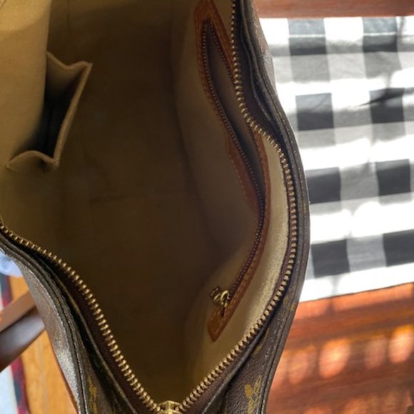 LOUIS VUITTON Monogram Looping GM - Picture 2 of 10